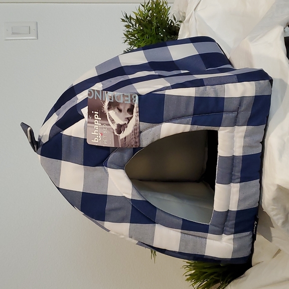 B.happi Pet Bed NWT
